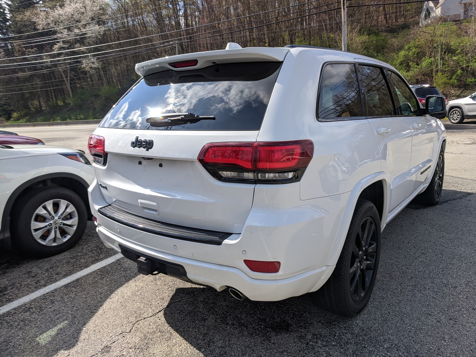 Pre-Owned 2017 Jeep Grand Cherokee Altitude in Bright White Clearcoat