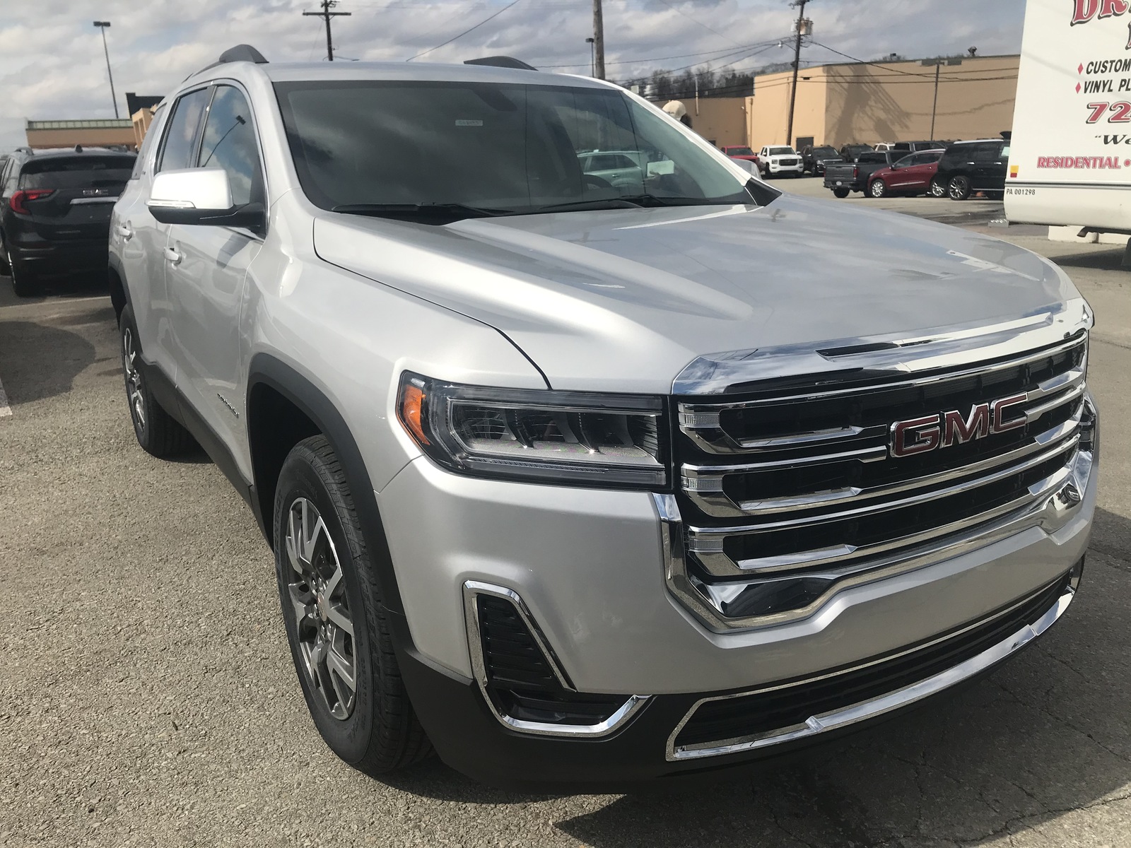 New 2020 GMC Acadia SLE in QUICKSILVER METALLIC | Greensburg, PA | #G02497