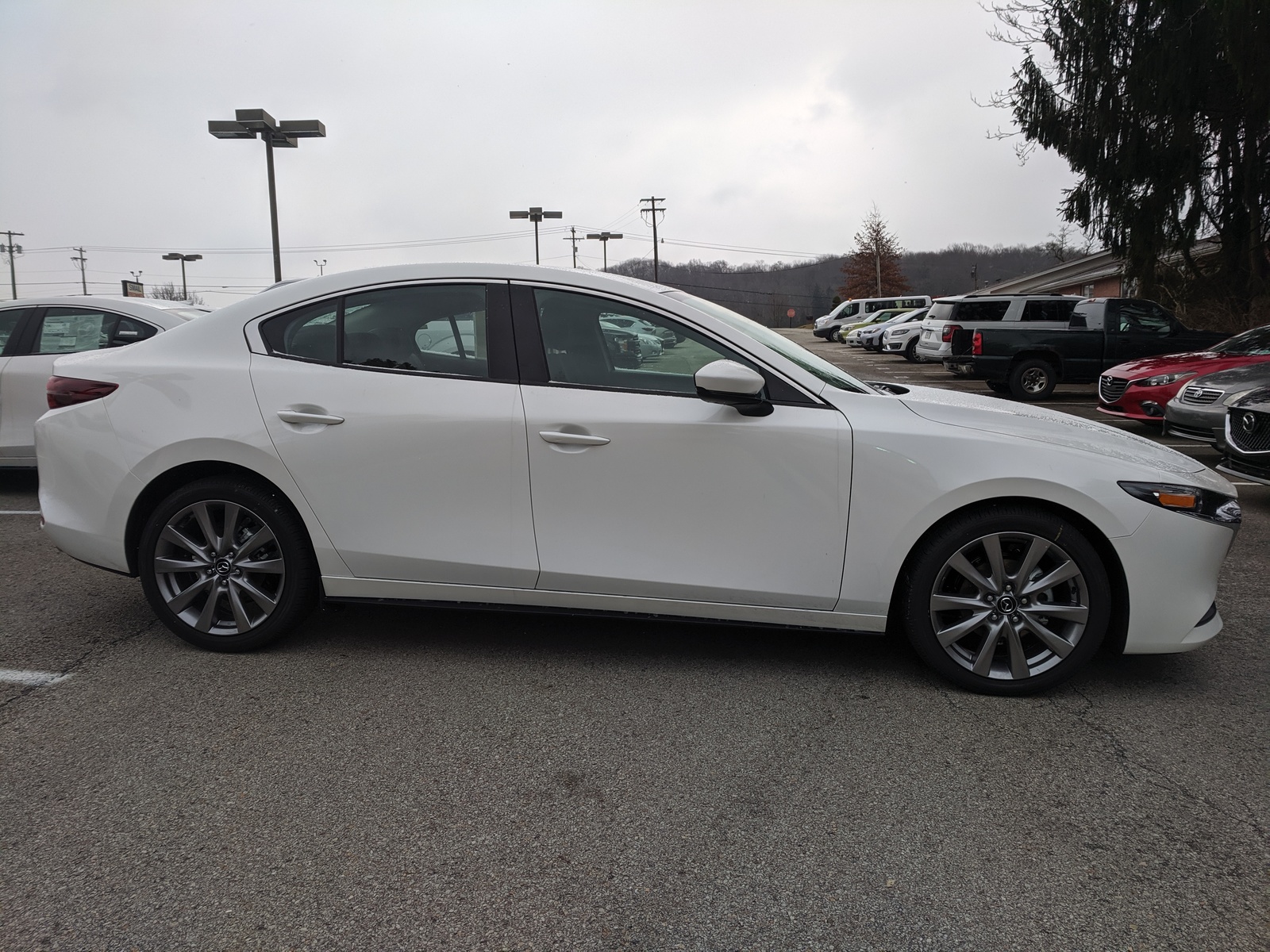 New 2020 Mazda Mazda3 Sedan w/Select Pkg in SNOWFLAKE