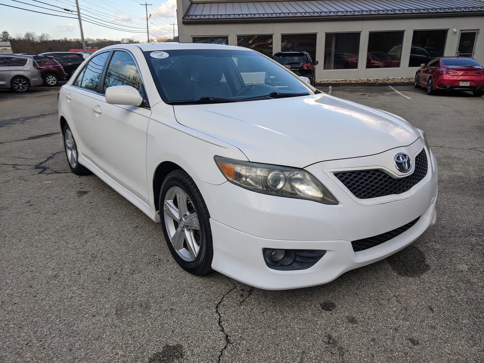Pre-Owned 2011 Toyota Camry SE in Super White | Greensburg, PA | #F82224Y
