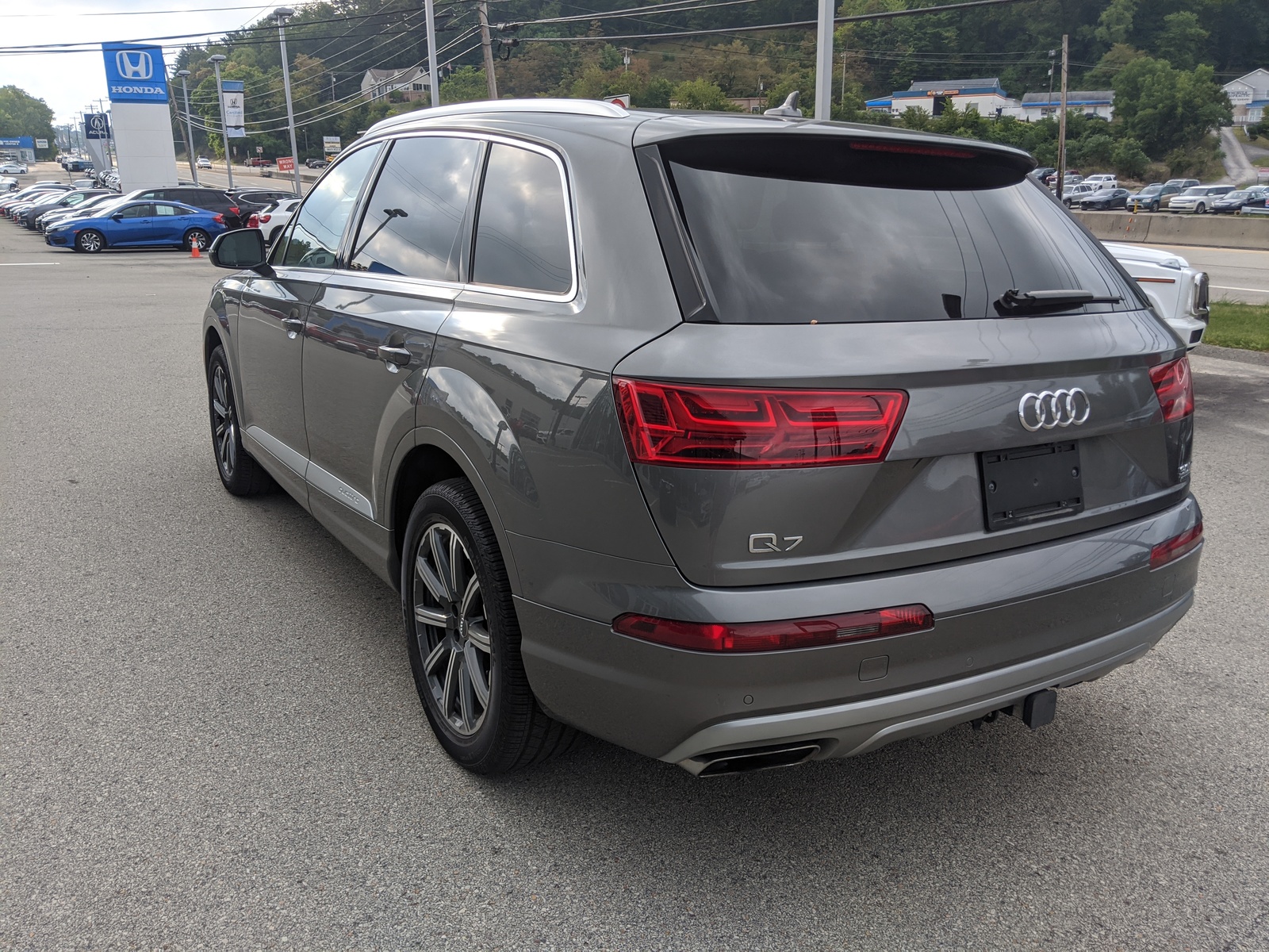 Pre-owned 2017 Audi Q7 Premium Plus In Graphite Gray Metallic 